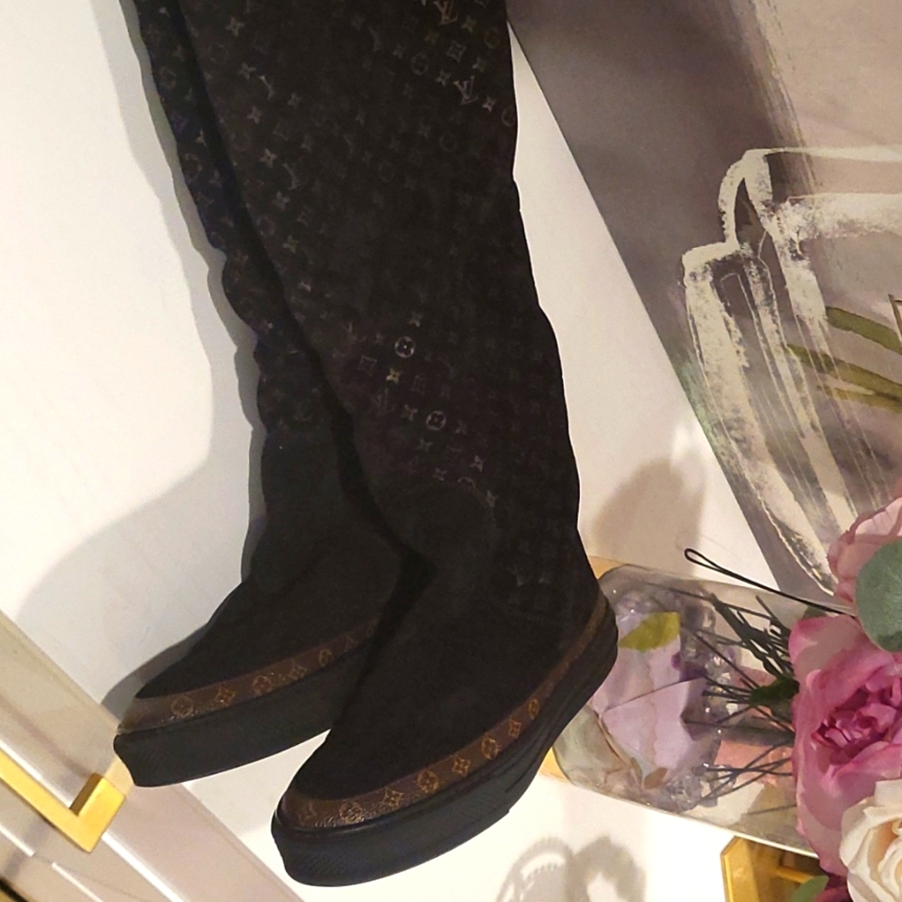CLEAR OUT SALE!!!  One Week!!!Louis Vuitton Suede and Shearling boots size 37.5